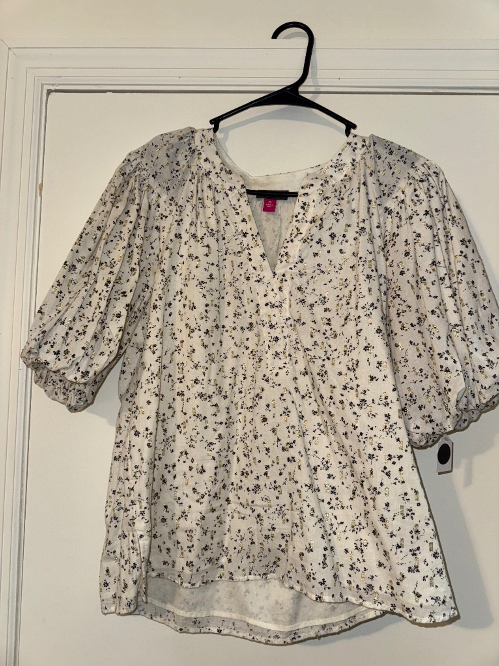 Vince Camuto Lined Blouse Size X Small. V-Neck, Elastic Short Puff Sleeve